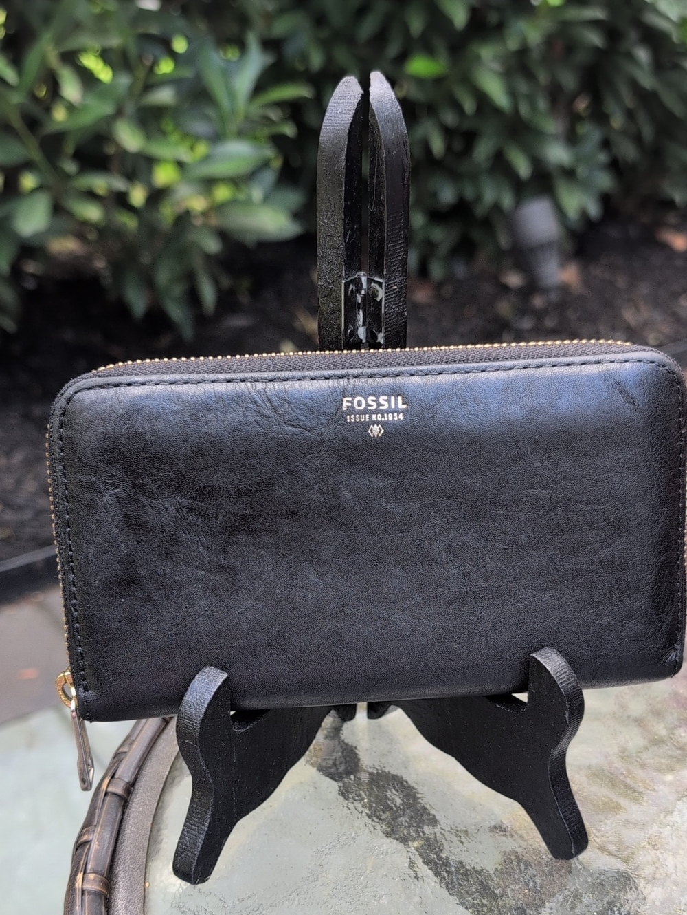 Fossil Vintage Black Leather Zip-Around Wallet